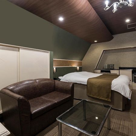 ホテル ジュエリージュエリー 十三 (Adults Only) Ōsaka Extérieur photo