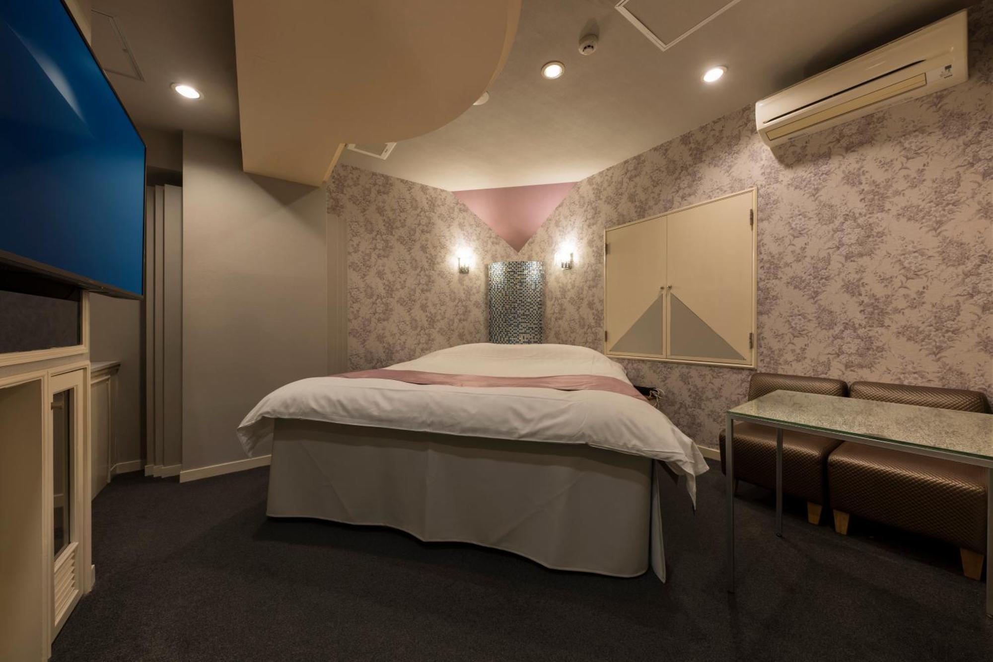 ホテル ジュエリージュエリー 十三 (Adults Only) Ōsaka Extérieur photo