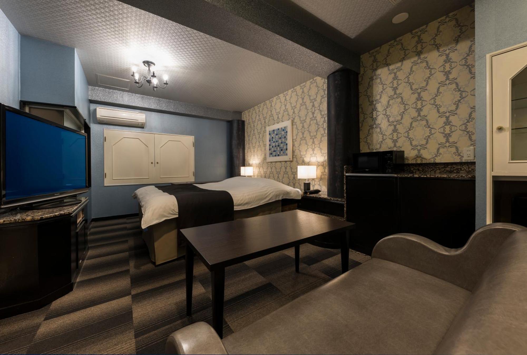 ホテル ジュエリージュエリー 十三 (Adults Only) Ōsaka Extérieur photo
