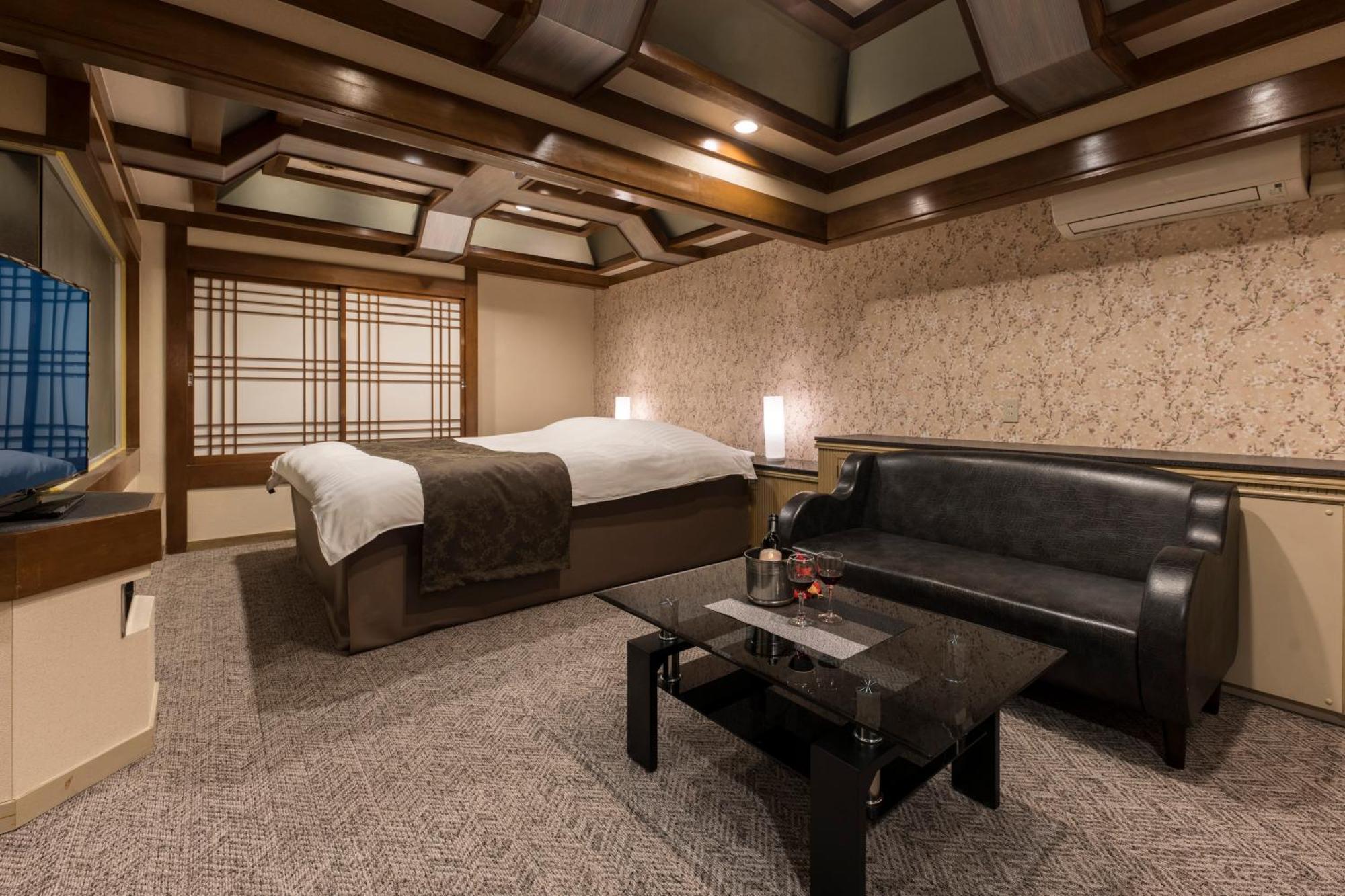 ホテル ジュエリージュエリー 十三 (Adults Only) Ōsaka Extérieur photo