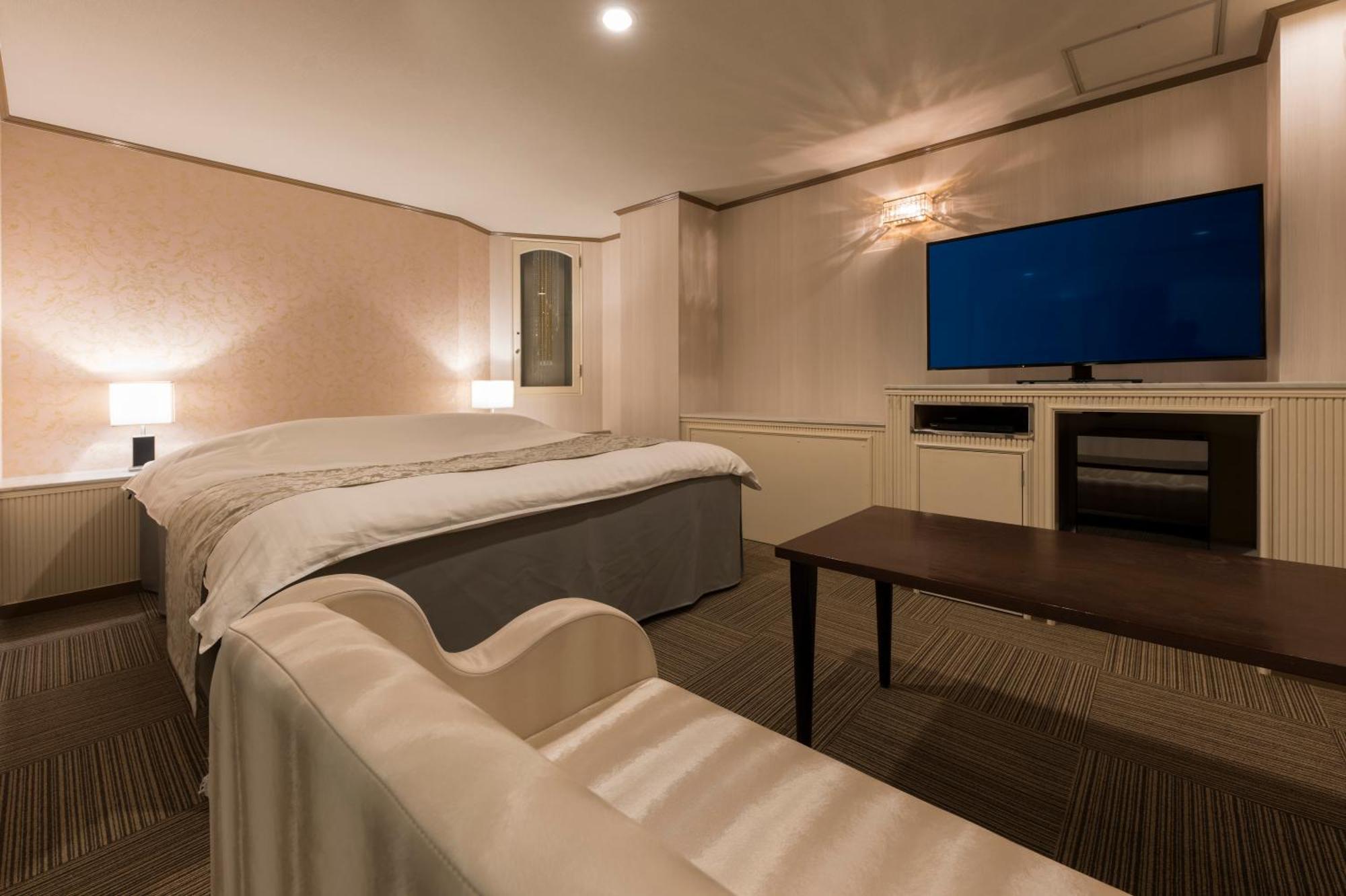 ホテル ジュエリージュエリー 十三 (Adults Only) Ōsaka Extérieur photo
