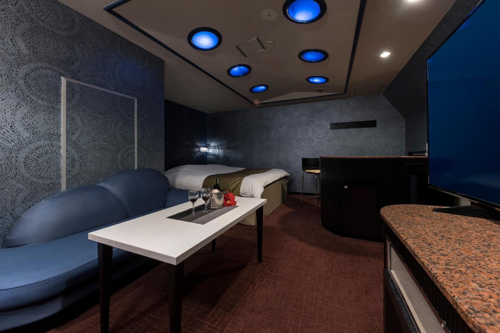 ホテル ジュエリージュエリー 十三 (Adults Only) Ōsaka Extérieur photo
