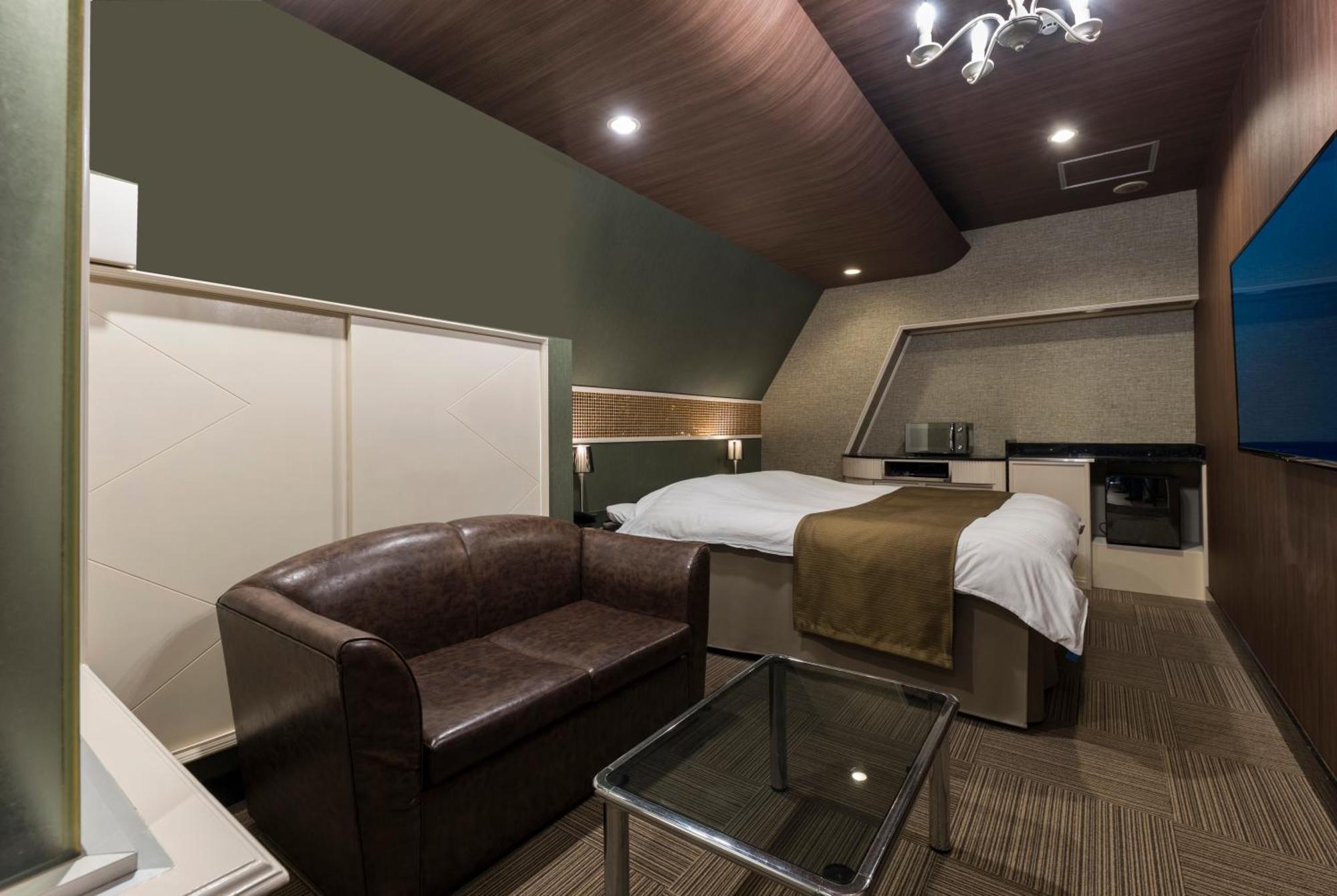ホテル ジュエリージュエリー 十三 (Adults Only) Ōsaka Extérieur photo