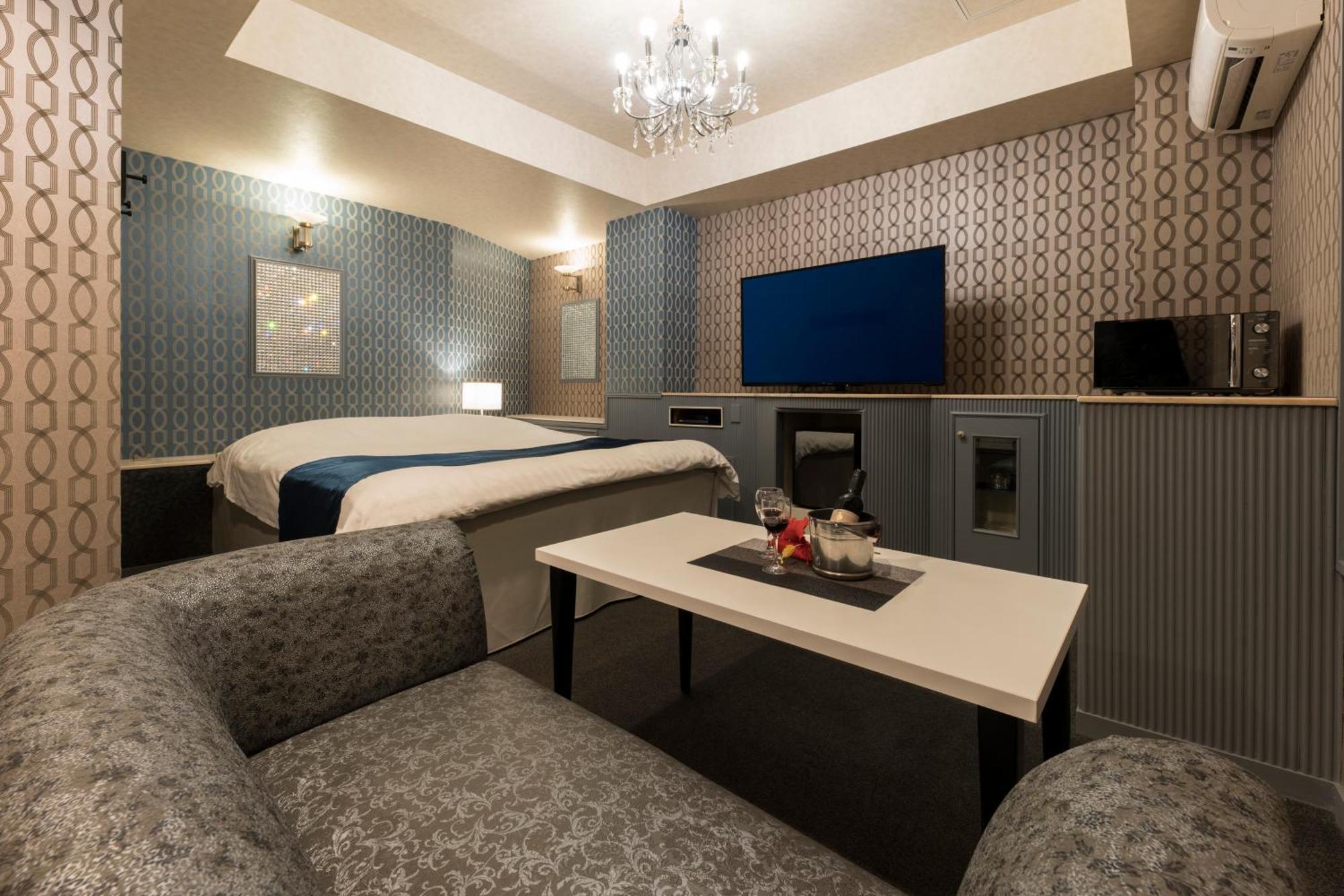 ホテル ジュエリージュエリー 十三 (Adults Only) Ōsaka Extérieur photo