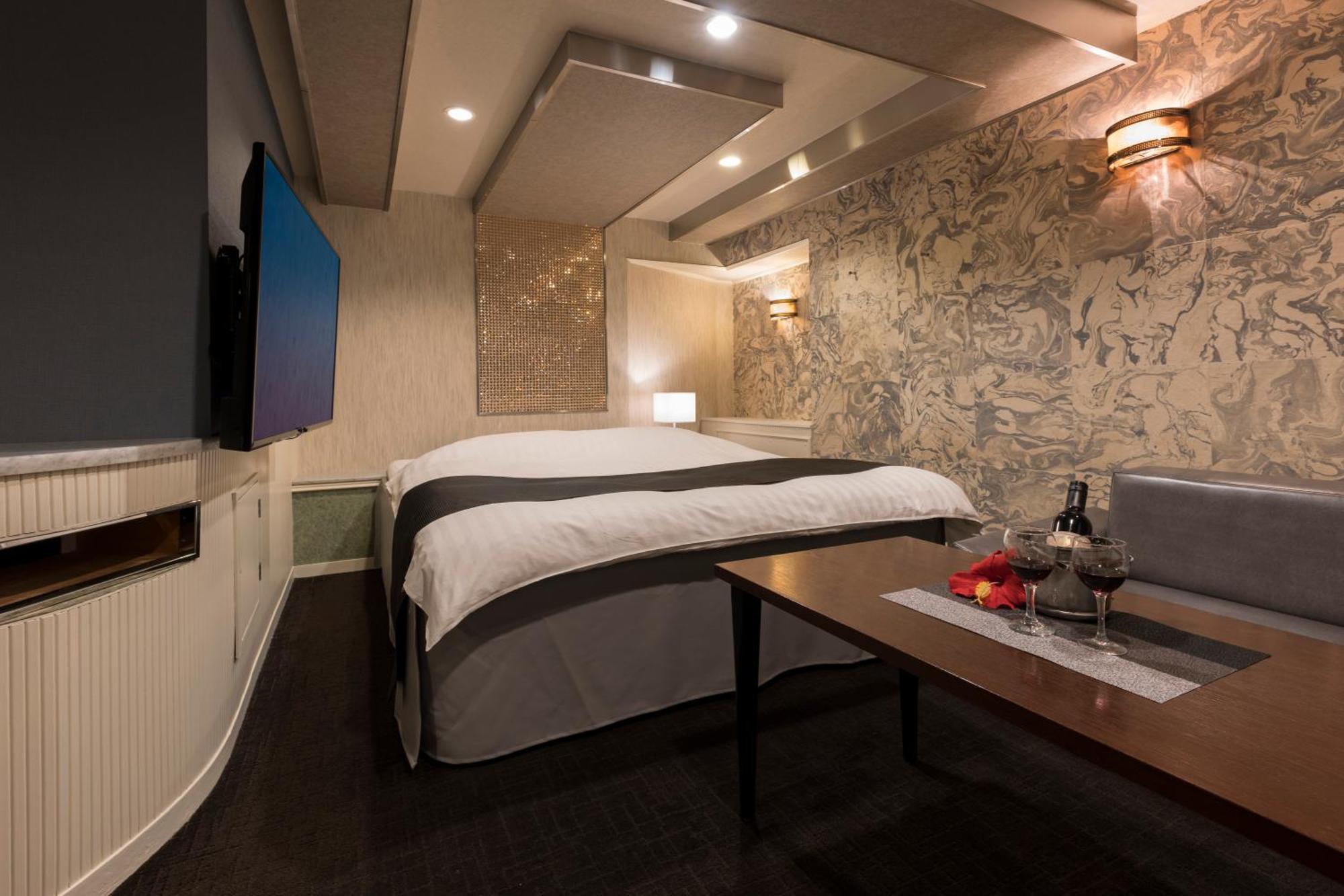 ホテル ジュエリージュエリー 十三 (Adults Only) Ōsaka Extérieur photo