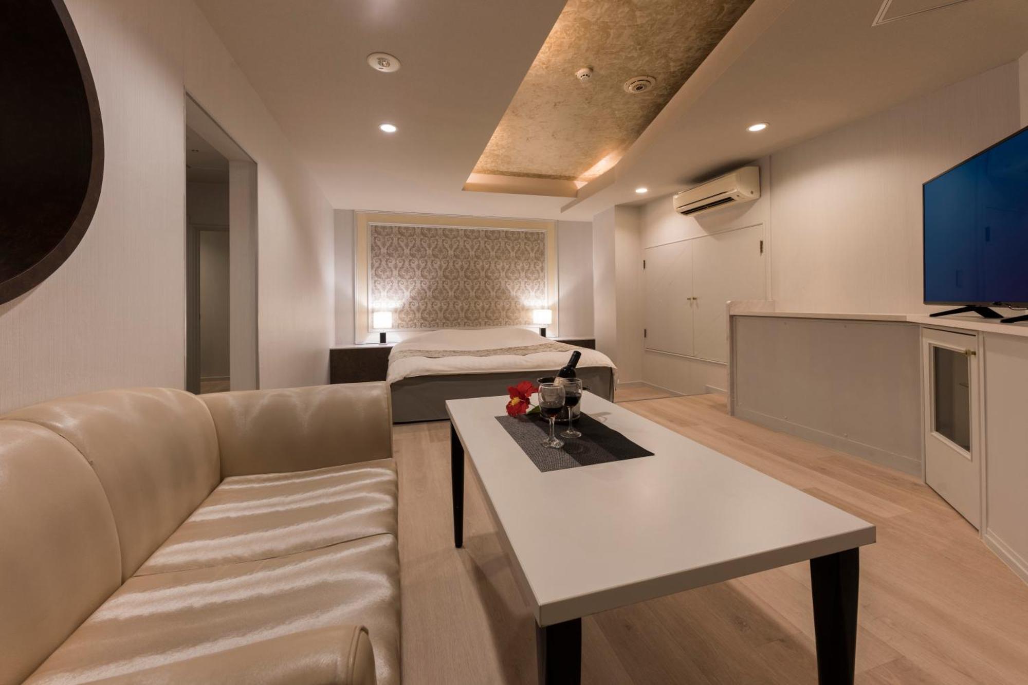ホテル ジュエリージュエリー 十三 (Adults Only) Ōsaka Extérieur photo