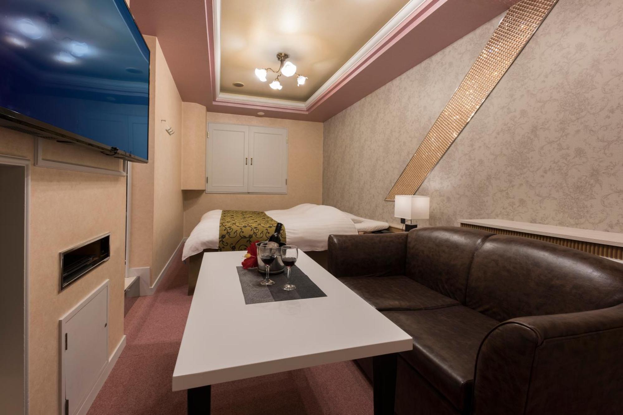 ホテル ジュエリージュエリー 十三 (Adults Only) Ōsaka Extérieur photo